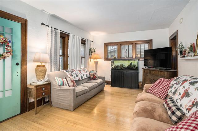 Builiding view seventeen for 131 20Th, Holland, MI. 49423