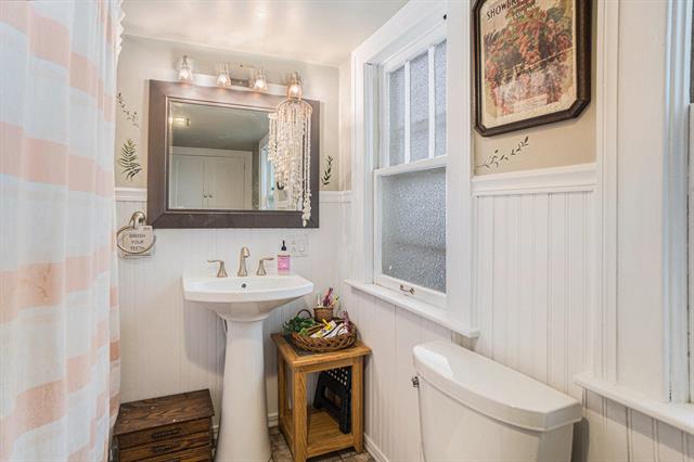 Builiding view thirteen for 131 20Th, Holland, MI. 49423