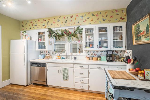 Builiding view three for 131 20Th, Holland, MI. 49423