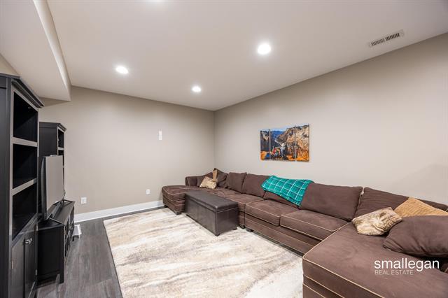 Builiding view forty seven for 2114 Tenway, Grand Rapids, MI. 49506