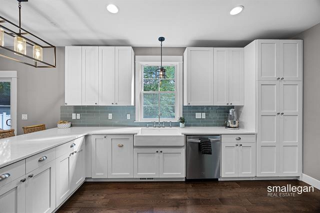 Builiding view nine for 2114 Tenway, Grand Rapids, MI. 49506