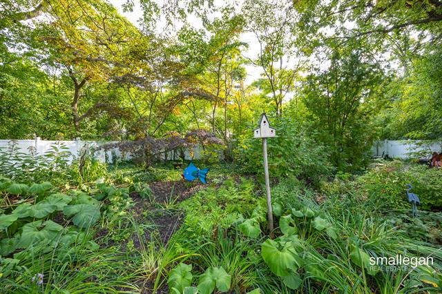 Builiding view seventy five for 2114 Tenway, Grand Rapids, MI. 49506