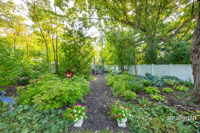 Builiding view seventy six for 2114 Tenway, Grand Rapids, MI. 49506