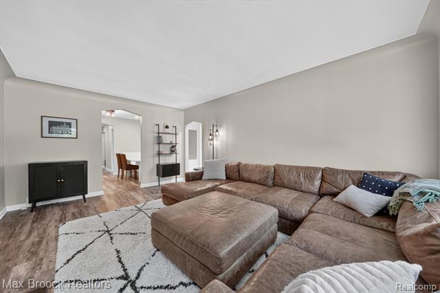 Builiding view seven for 1124 E Windemere, Royal Oak, MI. 48073