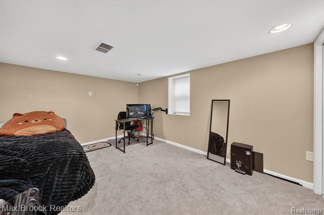 Builiding view thirty four for 1124 E Windemere, Royal Oak, MI. 48073