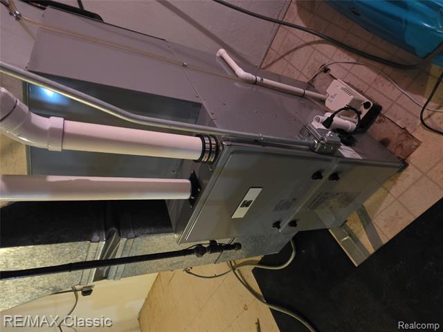 Builiding view fifty two for 618 Mount Vernon, Royal Oak, MI. 48073