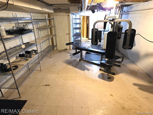 Builiding view fifty for 618 Mount Vernon, Royal Oak, MI. 48073