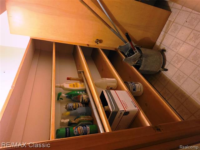 Builiding view forty three for 618 Mount Vernon, Royal Oak, MI. 48073