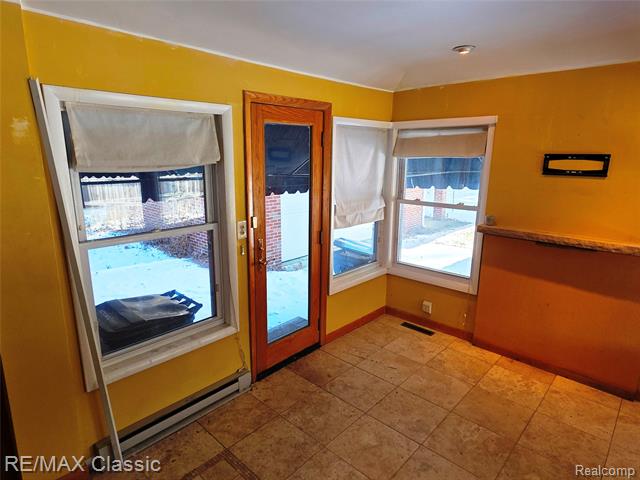 Builiding view sixteen for 618 Mount Vernon, Royal Oak, MI. 48073