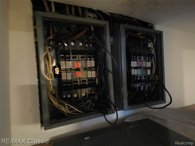 Builiding view thirty seven for 618 Mount Vernon, Royal Oak, MI. 48073