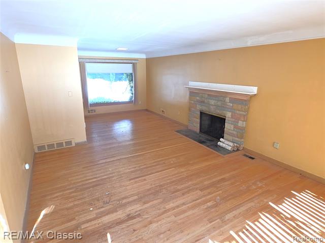 Builiding view three for 618 Mount Vernon, Royal Oak, MI. 48073