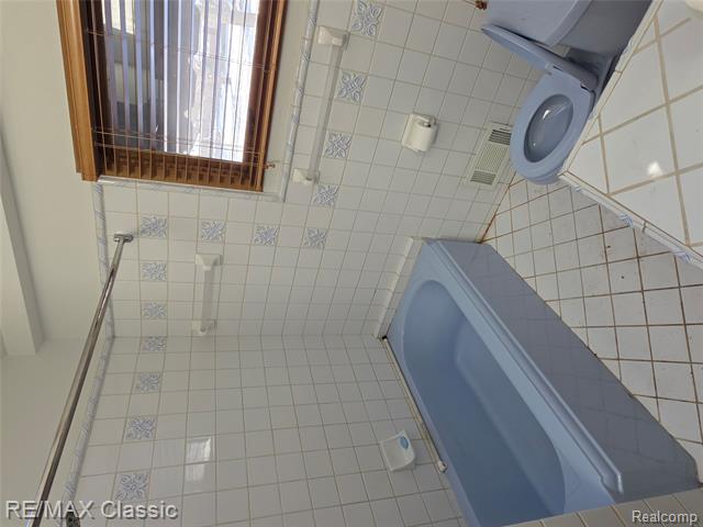 Builiding view twenty eight for 618 Mount Vernon, Royal Oak, MI. 48073