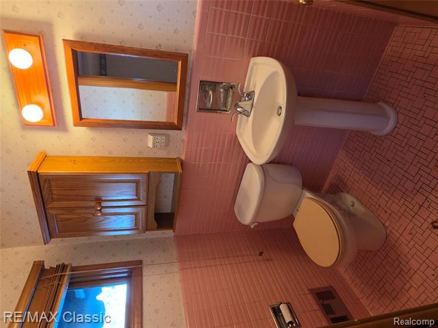 Builiding view twenty four for 618 Mount Vernon, Royal Oak, MI. 48073