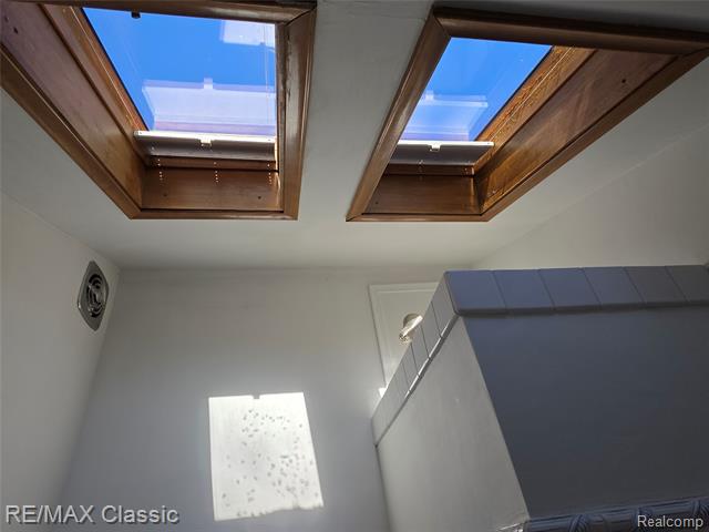 Builiding view twenty nine for 618 Mount Vernon, Royal Oak, MI. 48073