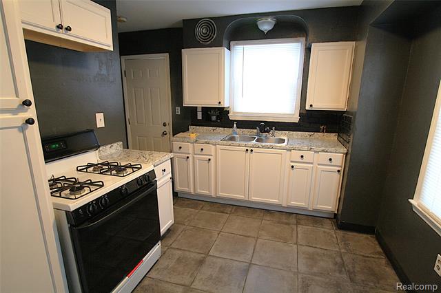 Builiding view three for 2713 Brownell Blvd, Flint, MI. 48504