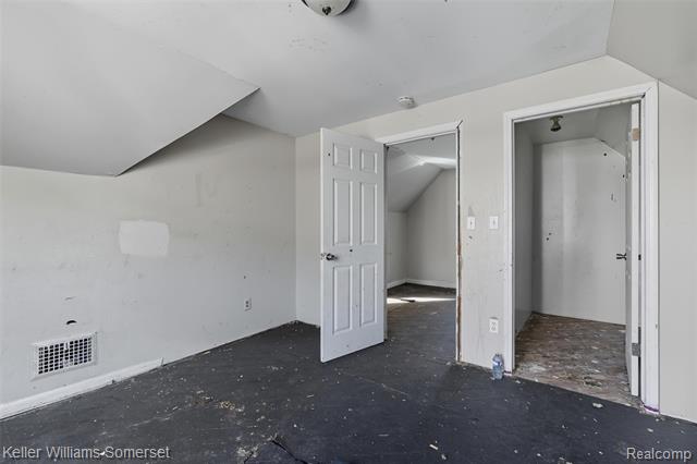 Builiding view twenty two for 18646 Ilene, Detroit, MI. 48221