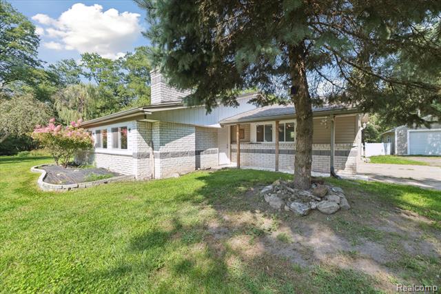 Builiding view forty five for 1590 Rolston Road, Linden, MI. 48451