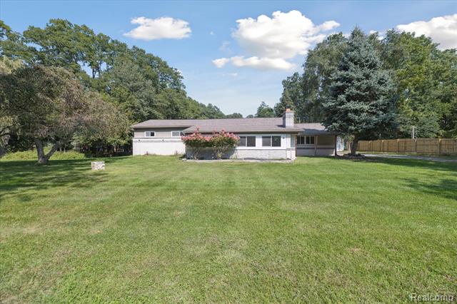 Builiding view forty three for 1590 Rolston Road, Linden, MI. 48451