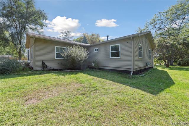 Builiding view thirty one for 1590 Rolston Road, Linden, MI. 48451