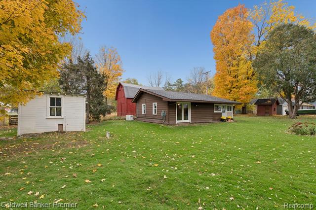 Builiding view thirty for 2988 Farmers Creek, Metamora, MI. 48455