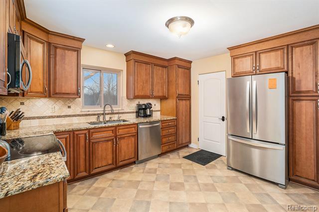 Builiding view ten for 7545 Porter Road, Grand Blanc, MI. 48439