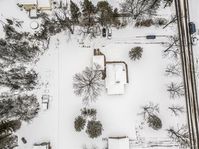 Builiding view thirty one for 7545 Porter Road, Grand Blanc, MI. 48439