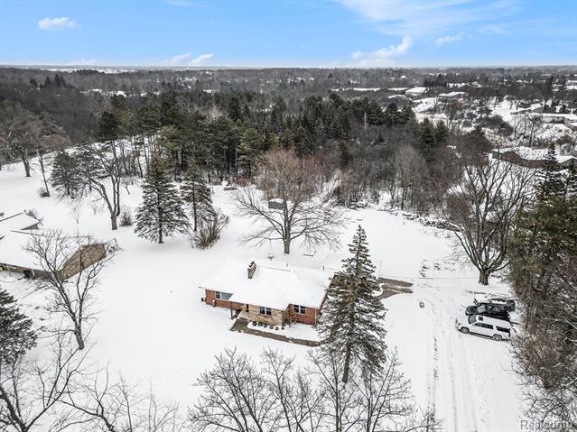 Builiding view thirty for 7545 Porter Road, Grand Blanc, MI. 48439