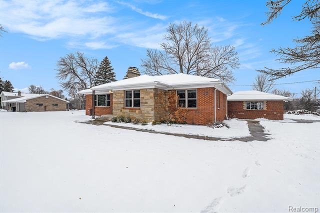 Builiding view three for 7545 Porter Road, Grand Blanc, MI. 48439