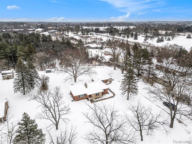 Builiding view twenty eight for 7545 Porter Road, Grand Blanc, MI. 48439