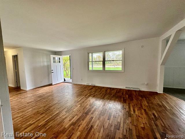 Builiding view fifteen for 7025 Coldwater Road, Flushing, MI. 48433