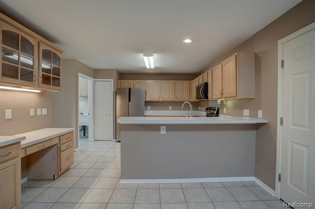 Builiding view eight for 6407 Beecher Rd, Flint, MI. 48532