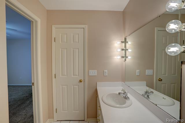 Builiding view eighteen for 6407 Beecher Rd, Flint, MI. 48532