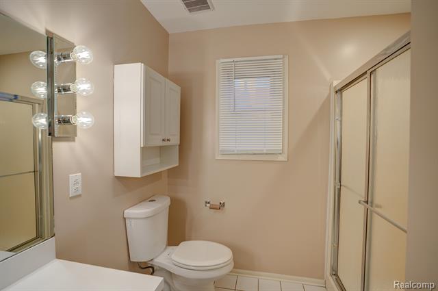 Builiding view seventeen for 6407 Beecher Rd, Flint, MI. 48532