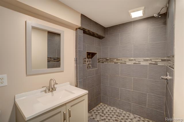 Builiding view thirty eight for 6407 Beecher Rd, Flint, MI. 48532