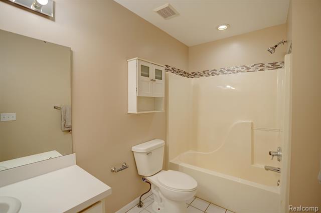 Builiding view thirty two for 6407 Beecher Rd, Flint, MI. 48532