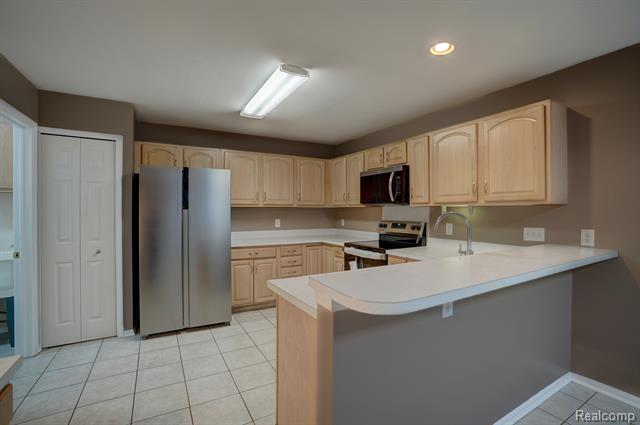 Builiding view twelve for 6407 Beecher Rd, Flint, MI. 48532