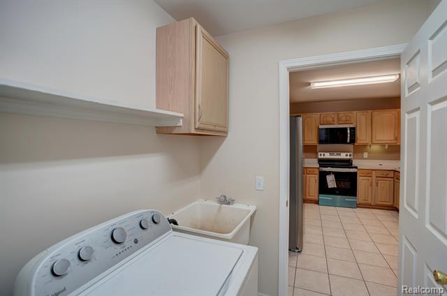 Builiding view twenty seven for 6407 Beecher Rd, Flint, MI. 48532