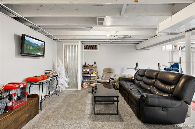 Builiding view seventeen for 3373 Glover Road, Almont, MI. 48003