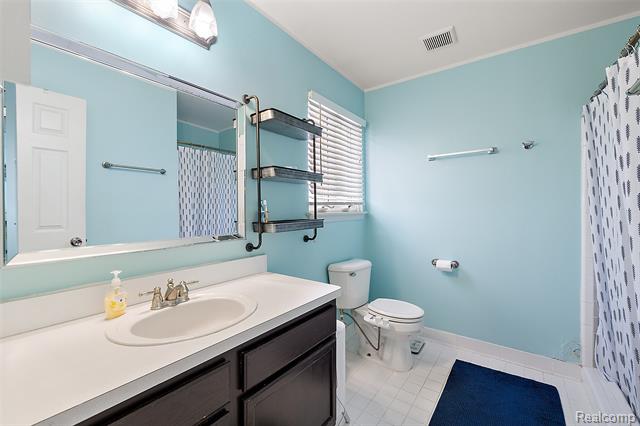 Builiding view thirteen for 3373 Glover Road, Almont, MI. 48003