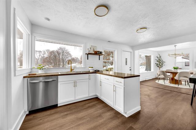 Builiding view eighteen for 2621 Poe, Wyoming, MI. 49509