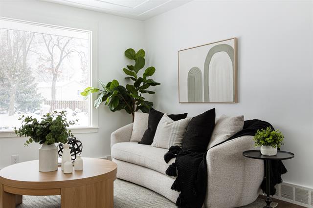 Builiding view nine for 2621 Poe, Wyoming, MI. 49509