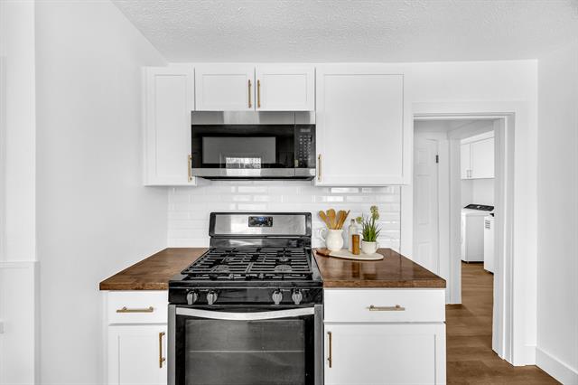 Builiding view seventeen for 2621 Poe, Wyoming, MI. 49509