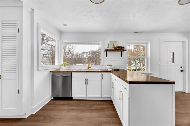 Builiding view sixteen for 2621 Poe, Wyoming, MI. 49509