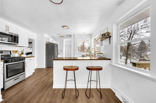 Builiding view thirteen for 2621 Poe, Wyoming, MI. 49509