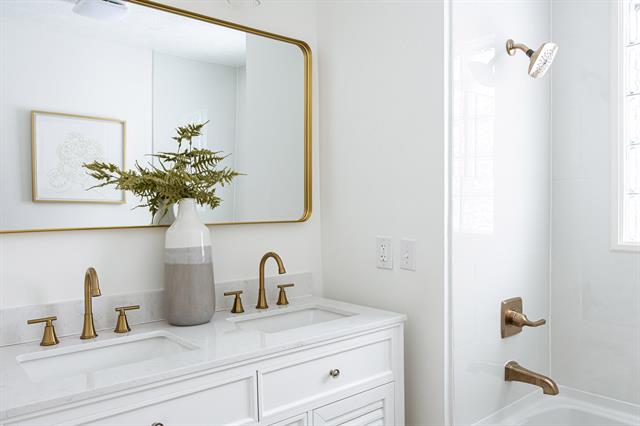 Builiding view thirty three for 2621 Poe, Wyoming, MI. 49509