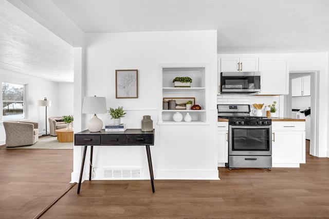 Builiding view twelve for 2621 Poe, Wyoming, MI. 49509