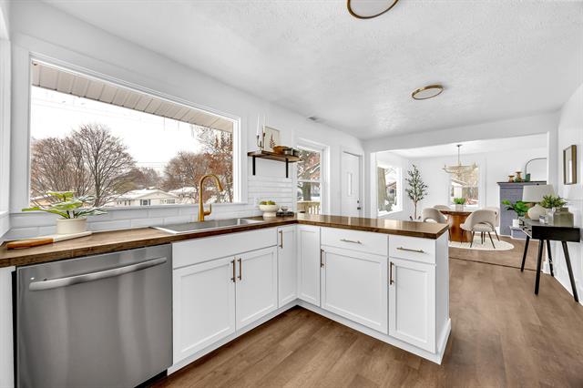 Builiding view twenty five for 2621 Poe, Wyoming, MI. 49509