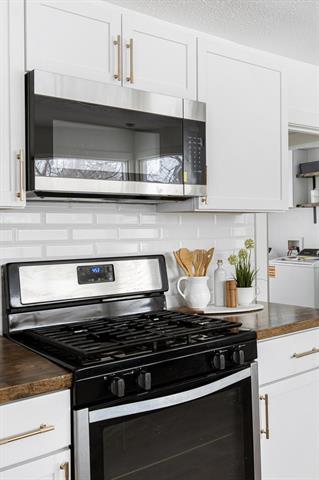 Builiding view twenty four for 2621 Poe, Wyoming, MI. 49509