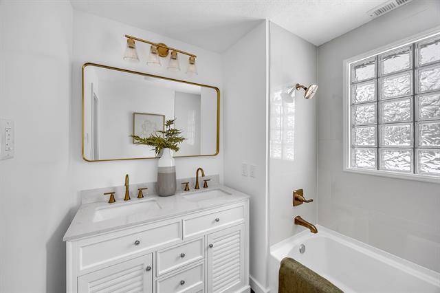 Builiding view twenty nine for 2621 Poe, Wyoming, MI. 49509