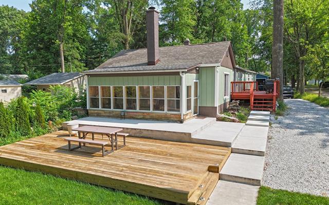 Builiding view eight for 67050 95Th, Dowagiac, MI. 49047